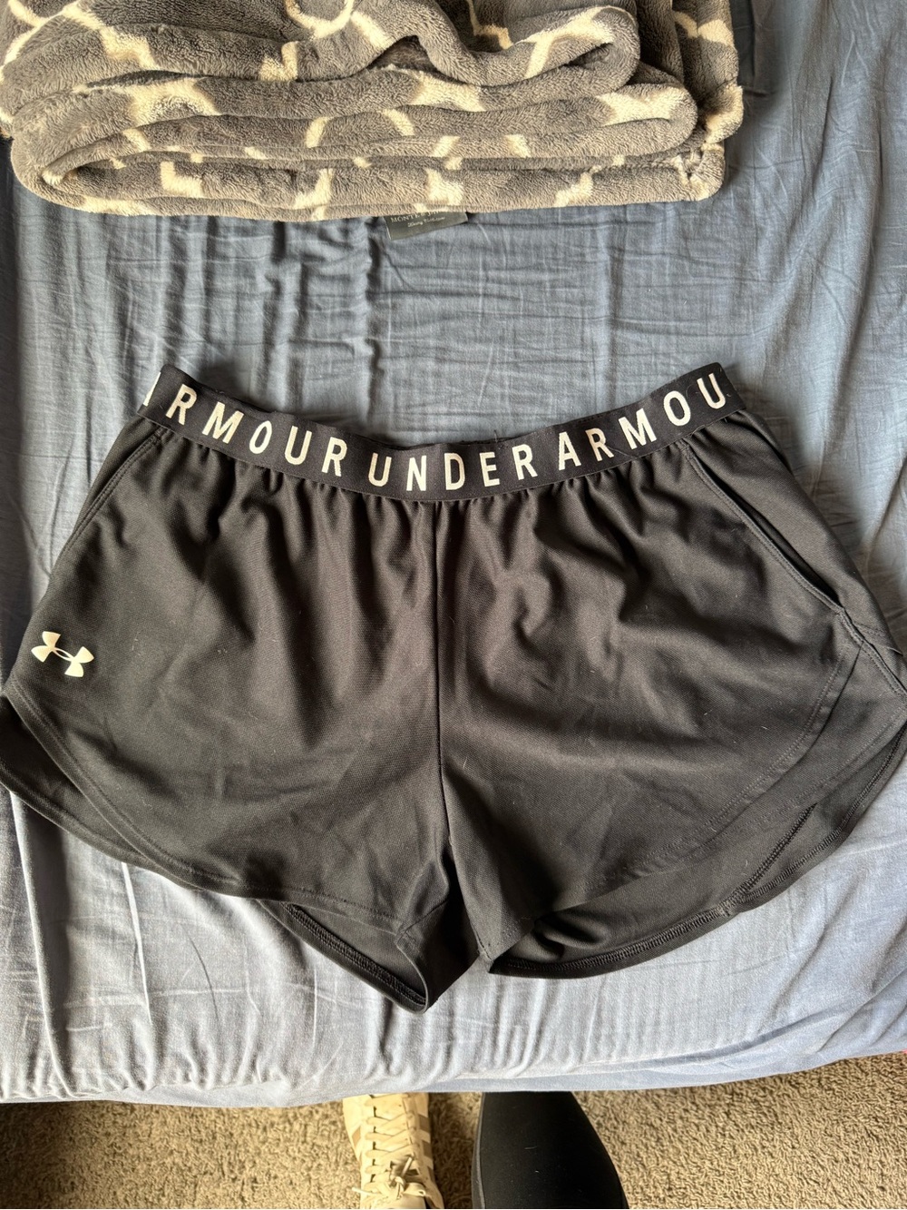 Under Armour Women’s Black Logo Elastic Waist Athletic Shorts